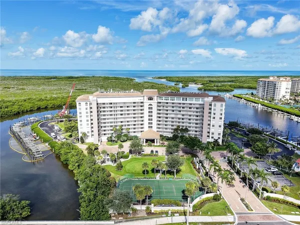 $5,900 | 13105 Vanderbilt Drive, Unit 909, Naples, FL 34110