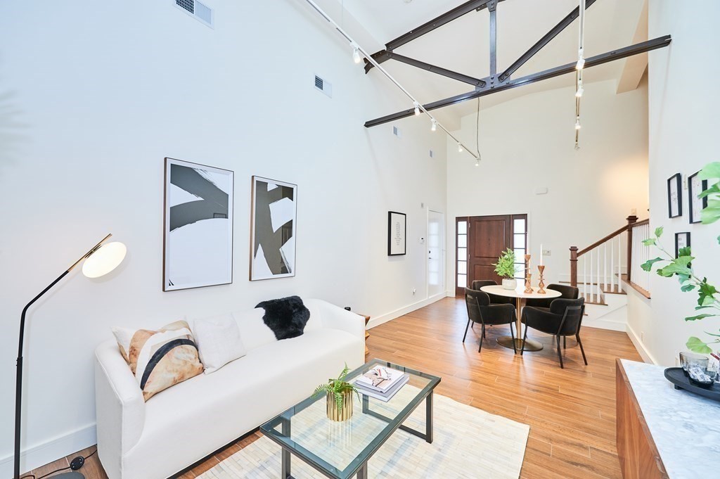 44 White Place Brookline, MA 02445 - Photo 4 of 27
