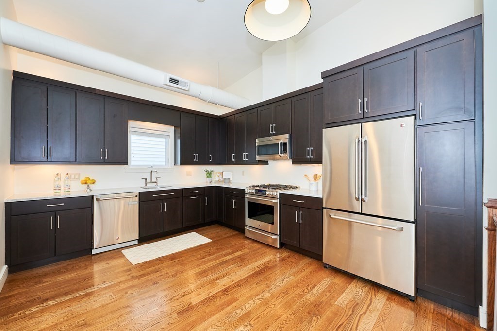 44 White Place Brookline, MA 02445 - Photo 5 of 27