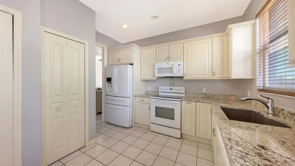 $279,900 | 356 Fareham Drive, Venice, FL 34293