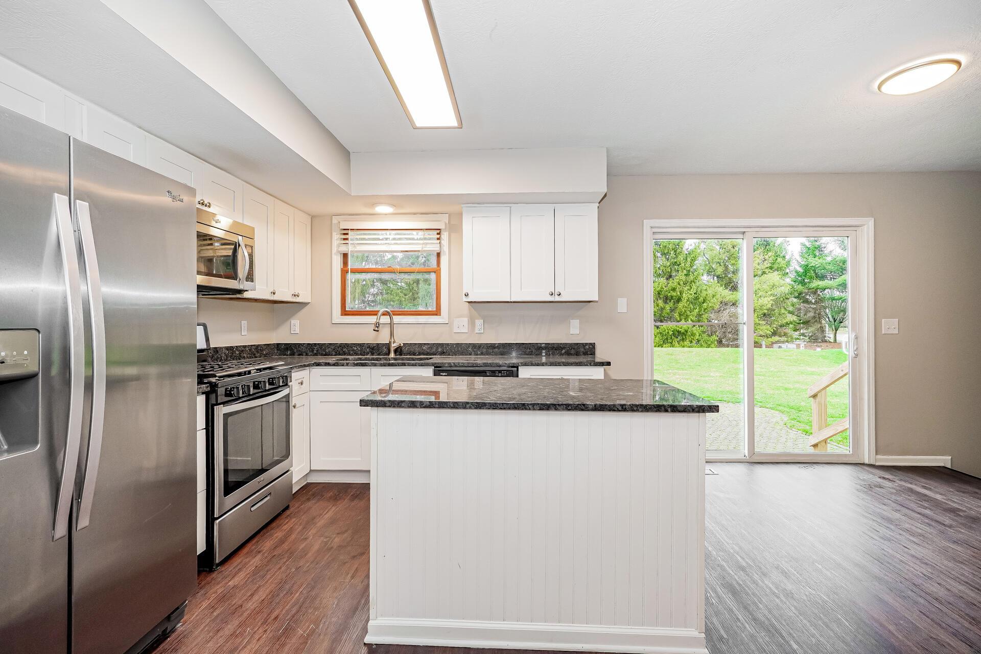 22 Liberty Ridge Avenue Powell, OH 43065 - Photo 7 of 15 7-photo-Kitchen-dcbeaf3b-4c6f-496f-91c9-