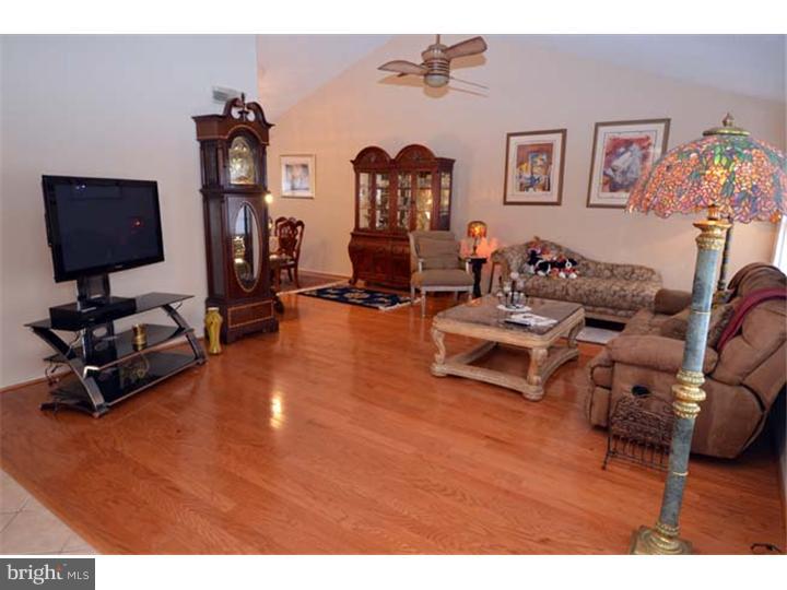 9 Yale Road Marlton, NJ 08053 - Photo 4 of 17 Living Room
