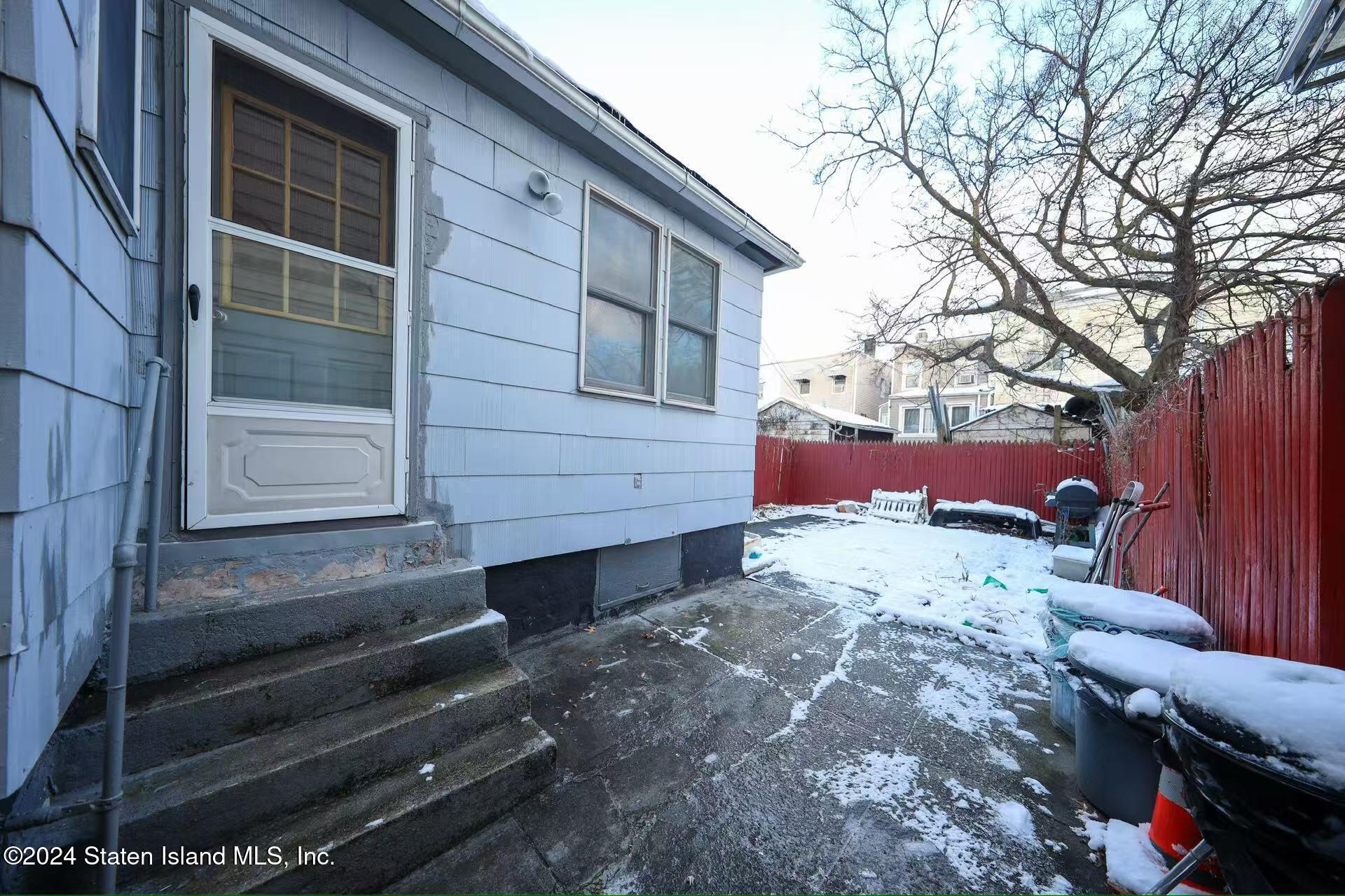 91-29 79th Street Queens, NY 11421 - Photo 18 of 19 6345b1c0df190933ee6466275e589e52