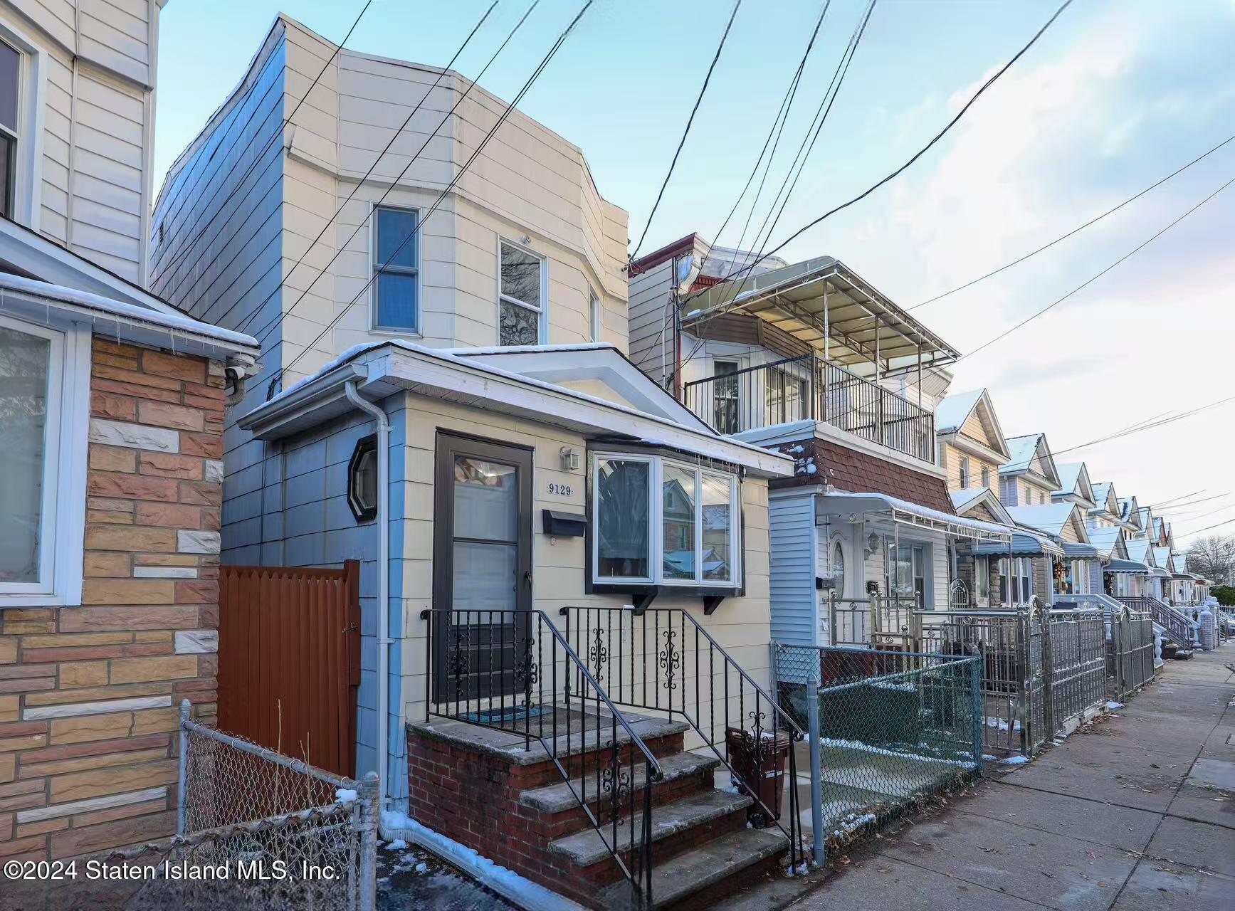 91-29 79th Street Queens, NY 11421 - Photo 2 of 19 f5cd32cf267d878e68dd23d1503fc3cd