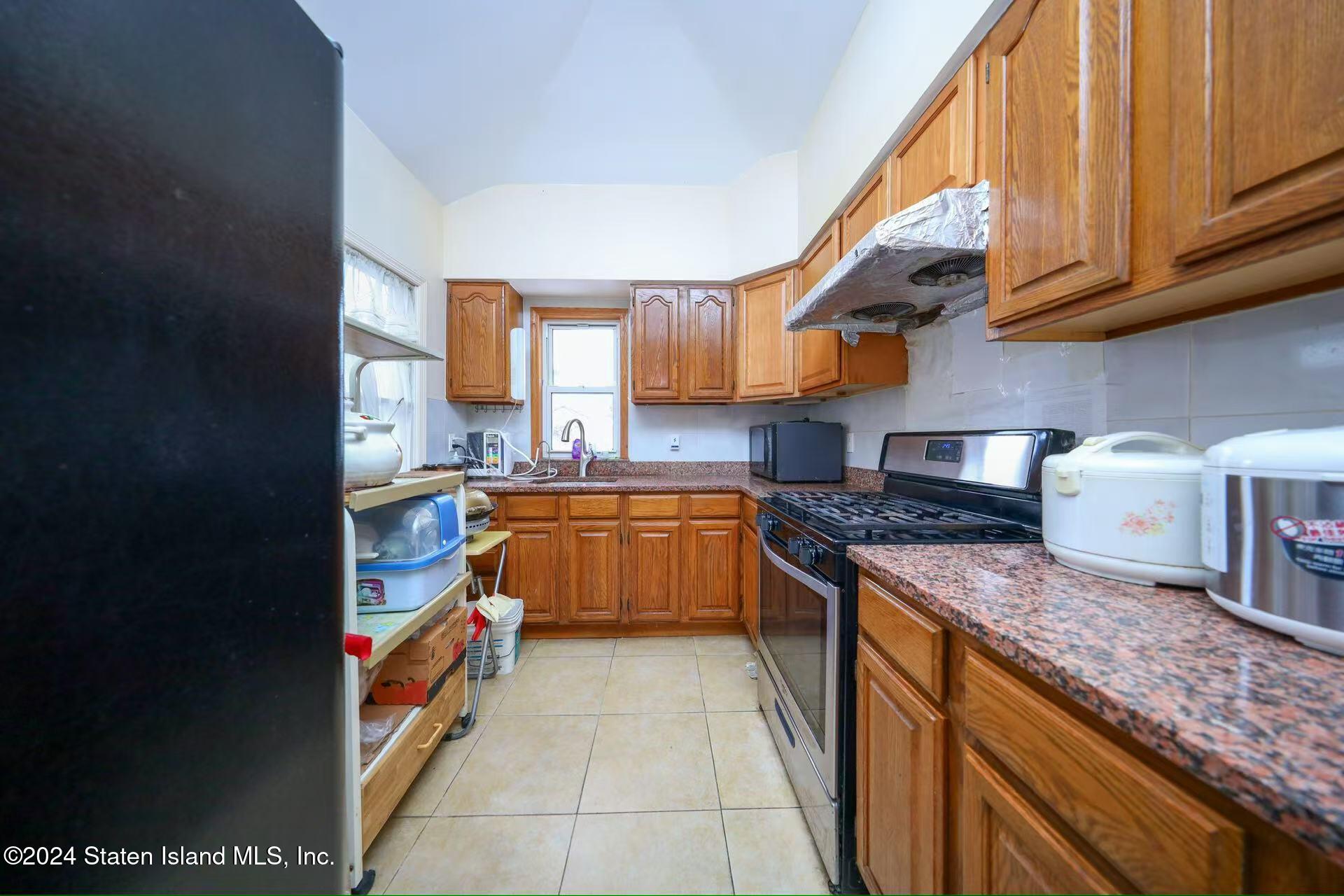 91-29 79th Street Queens, NY 11421 - Photo 4 of 19 fefa67ba6d0231097623e89b811b0644