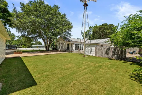 $699,000 | 410 East Schubert Street, Fredericksburg, TX 78624