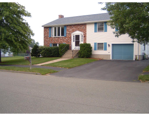 18 Louis Road Peabody, MA 01960 - Photo 2 of 11 Gallery Image 2
