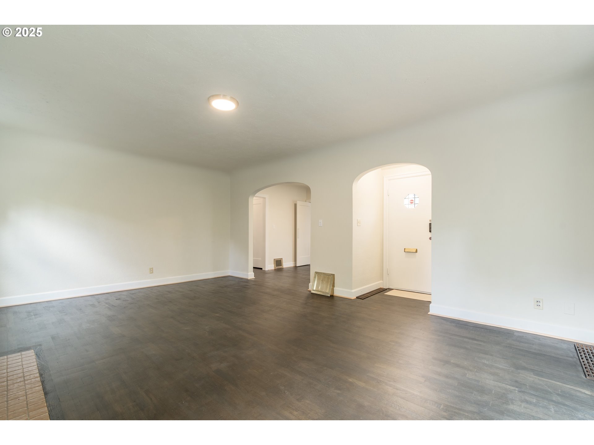 960 Washington Street Eugene, OR 97401 - Photo 14 of 43 a view of an empty room with wooden floor