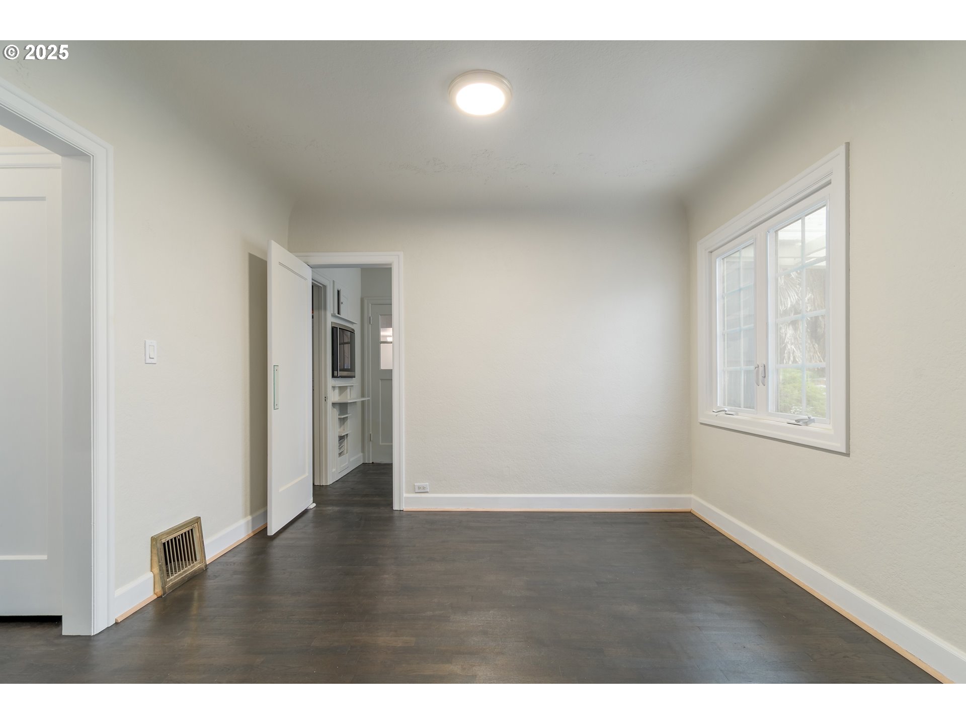 960 Washington Street Eugene, OR 97401 - Photo 16 of 43 a view of an empty room with wooden floor and a window