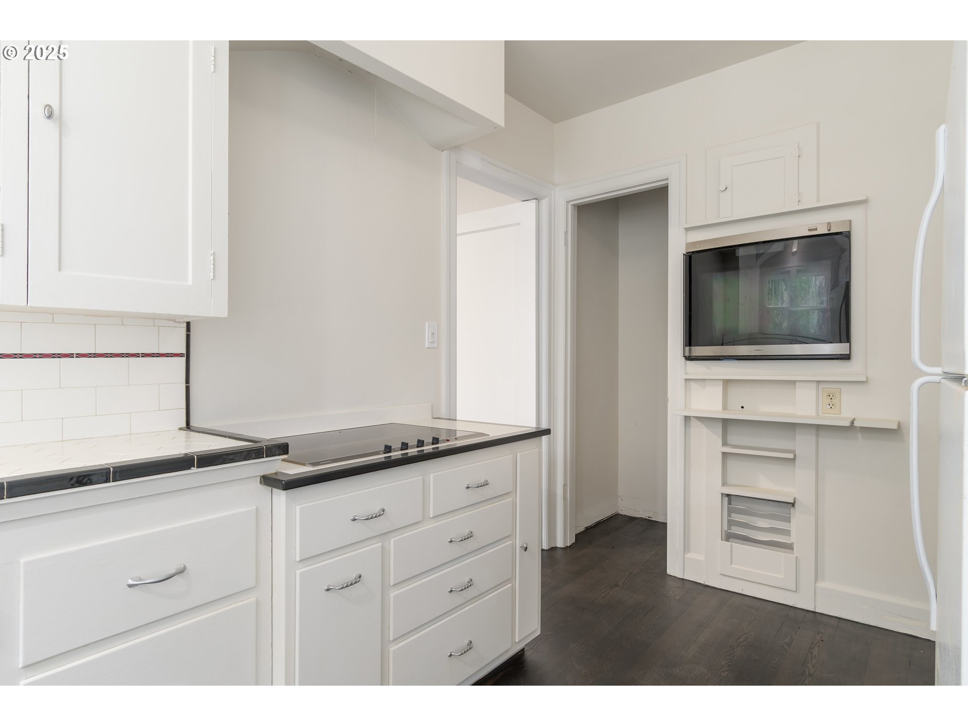 960 Washington Street Eugene, OR 97401 - Photo 21 of 43 a kitchen with granite countertop white cabinets and appliances