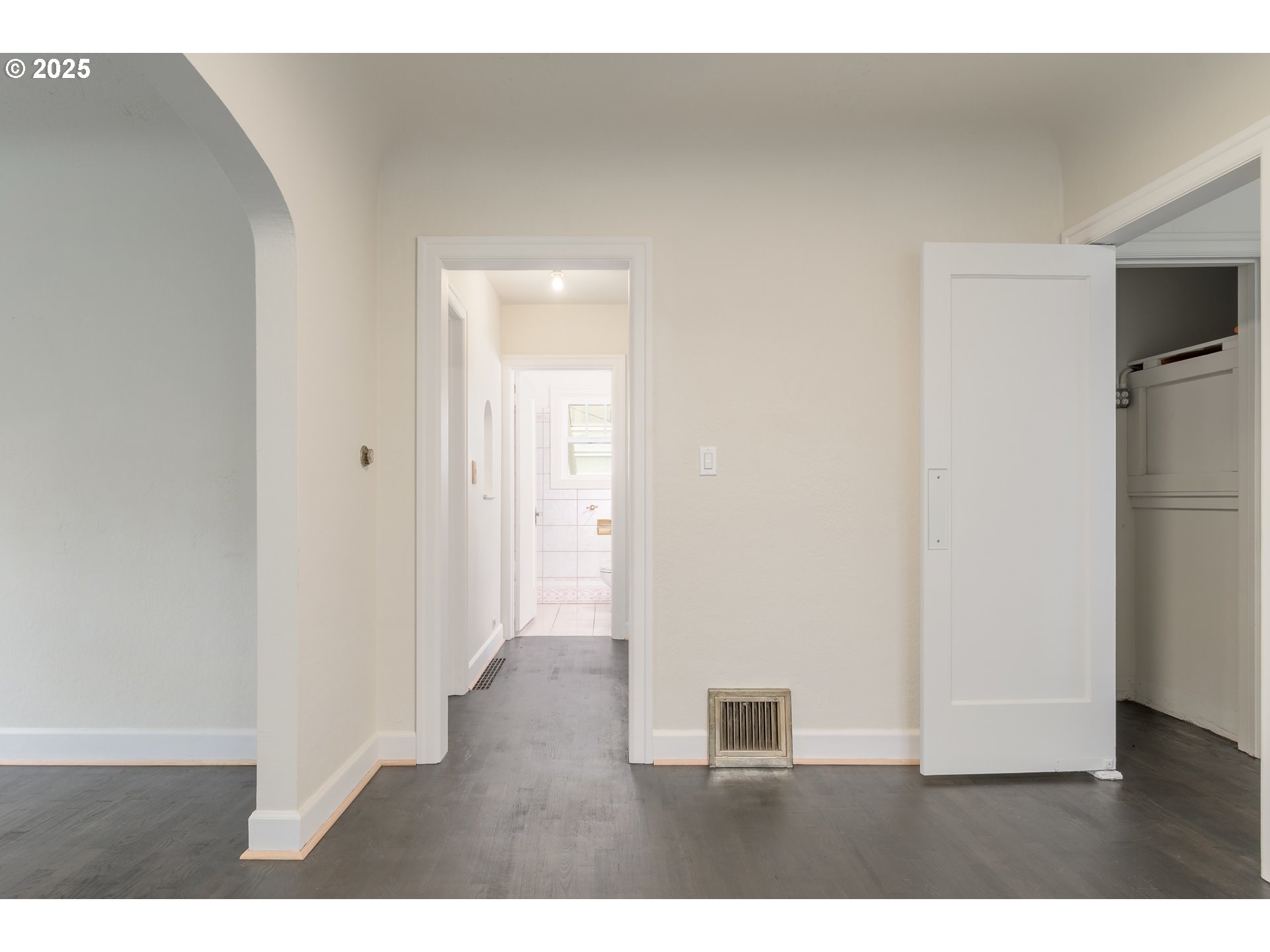 960 Washington Street Eugene, OR 97401 - Photo 22 of 43 a view of a room with wooden floor