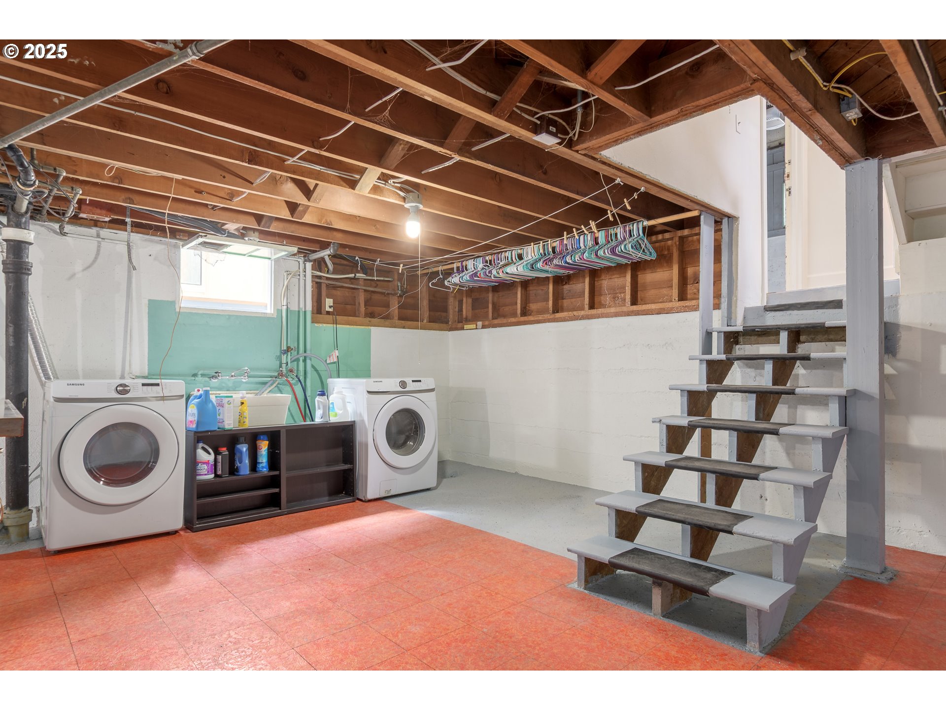 960 Washington Street Eugene, OR 97401 - Photo 37 of 43 a utility room with dryer and washer