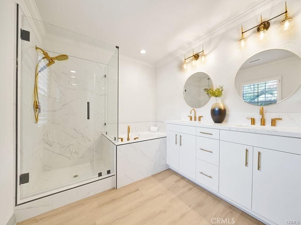 79 Modesto, Unit 96 Irvine, CA 92602 - Photo 25 of 35 In Suite Master Bath