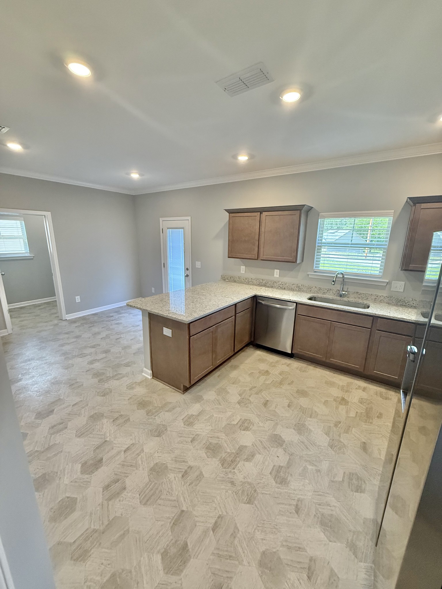 76 Country Circle Manchester, TN 37355 - Photo 4 of 12