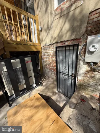 $1,950 | 1806 North Mount Street, Baltimore, MD 21217