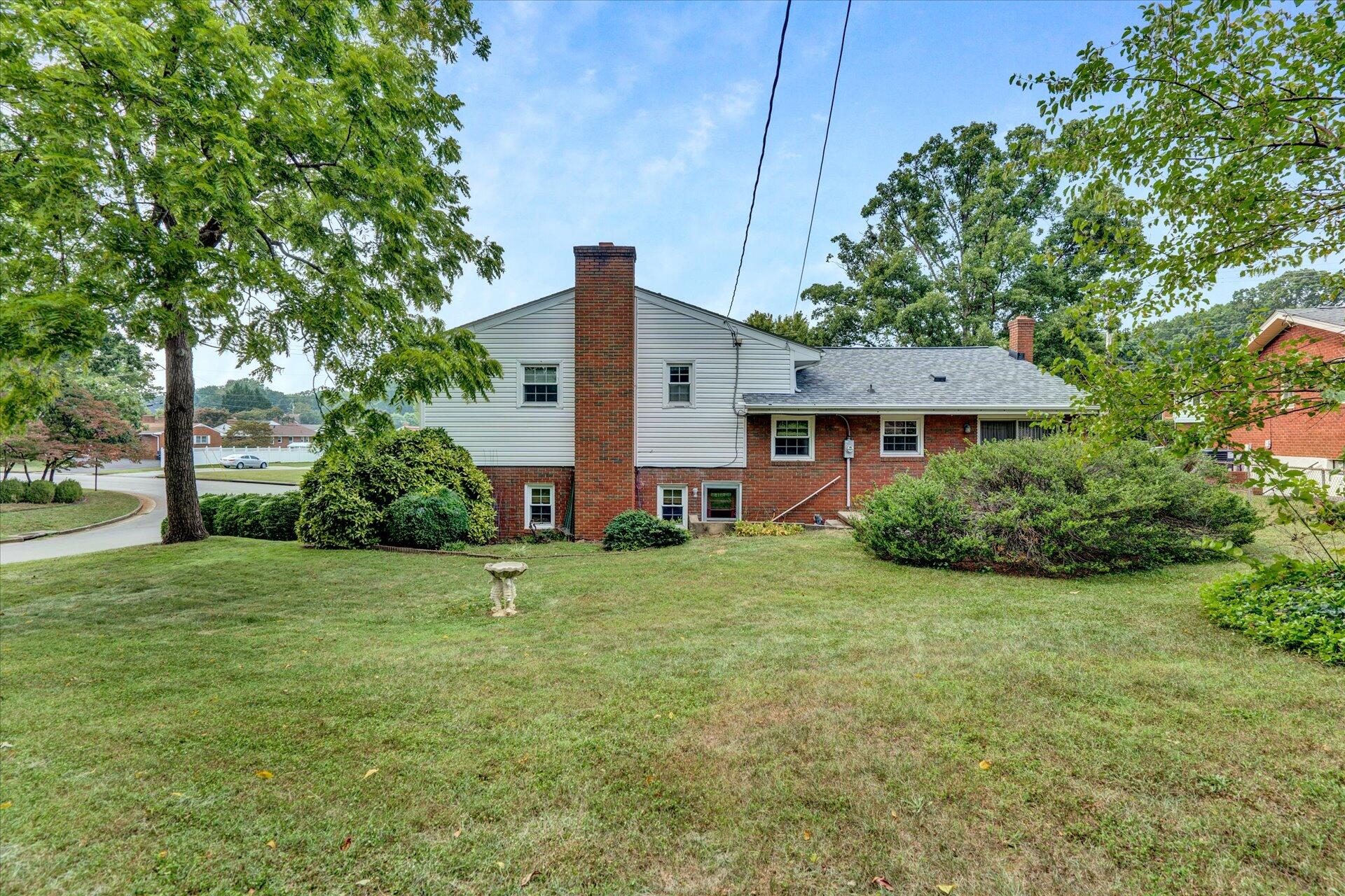 101 Frontier Road Northeast Roanoke, VA 24012 - Photo 6 of 27 06-DSC4725