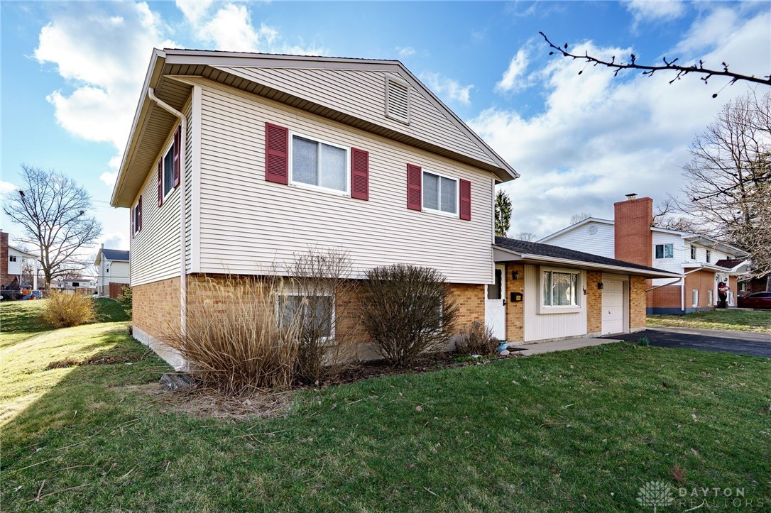 968 Spinning Road Dayton, OH 45431 - Photo 3 of 39 Gallery Image 3