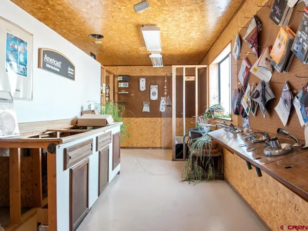 a picture of a lake view