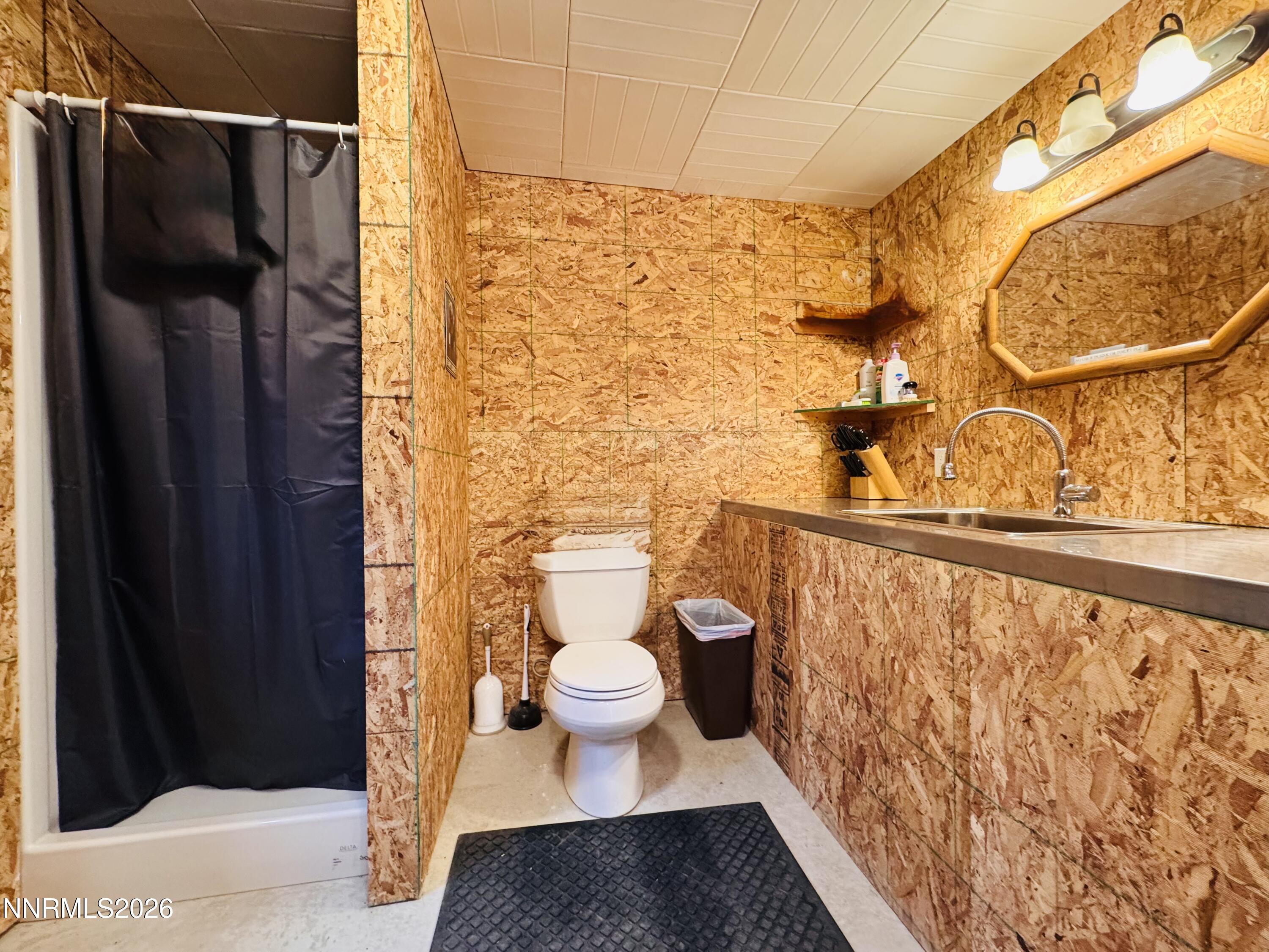 29400 Kings River Road Orovada, NV 89425 - Photo 39 of 40 a bathroom with a toilet and a shower curtain