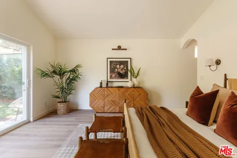 $1,350,000 | 22060 Independencia Street, Woodland Hills, CA 91364