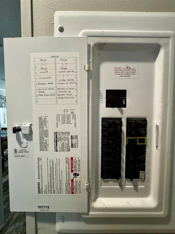 14365 Northeast 252nd Ct Road, Unit 123 Salt Springs, FL 32134 - Photo 14 of 44 a view of livingroom with furniture