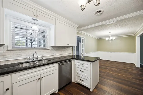 $2,400 | 1115 Post Street, Houston, TX 77022
