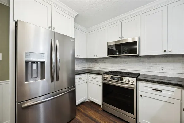 $2,400 | 1115 Post Street, Houston, TX 77022