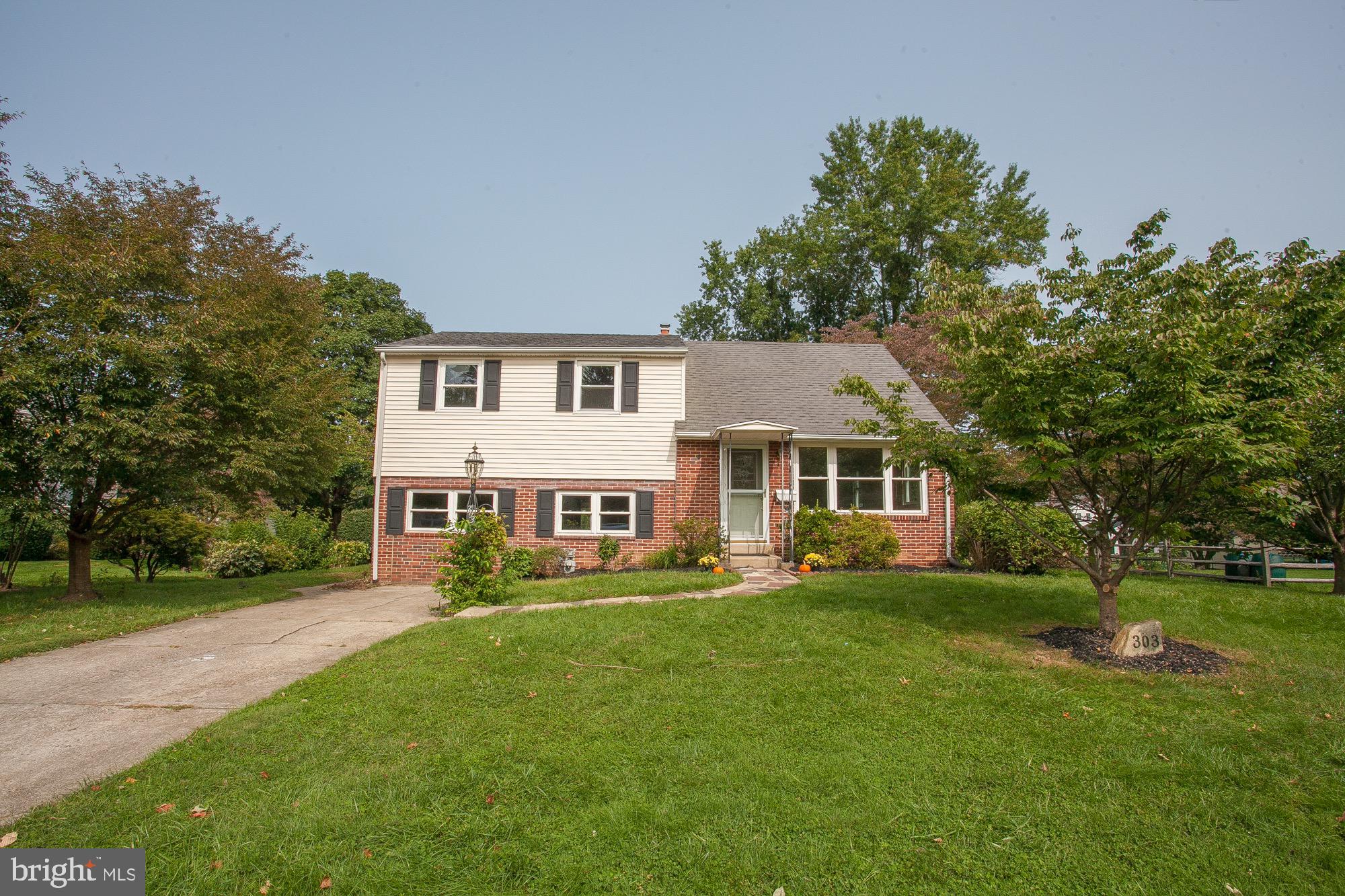 303 Spruce Road Flourtown, PA 19031 - Photo 3 of 34