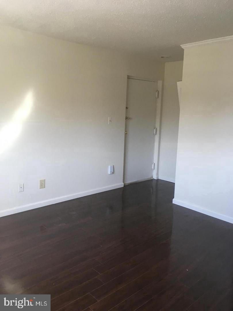 11913 L Tarragon Road, Unit L Reisterstown, MD 21136 - Photo 2 of 9 livingroom