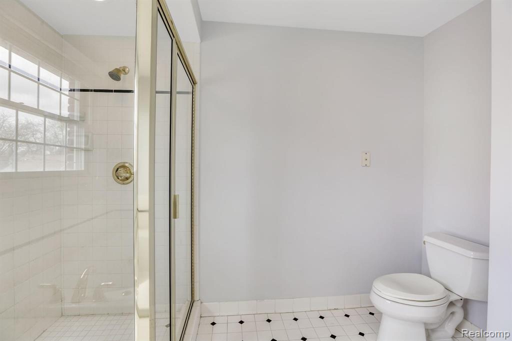 1110 Vernier Road Grosse Pointe Woods, MI 48236 - Photo 20 of 33