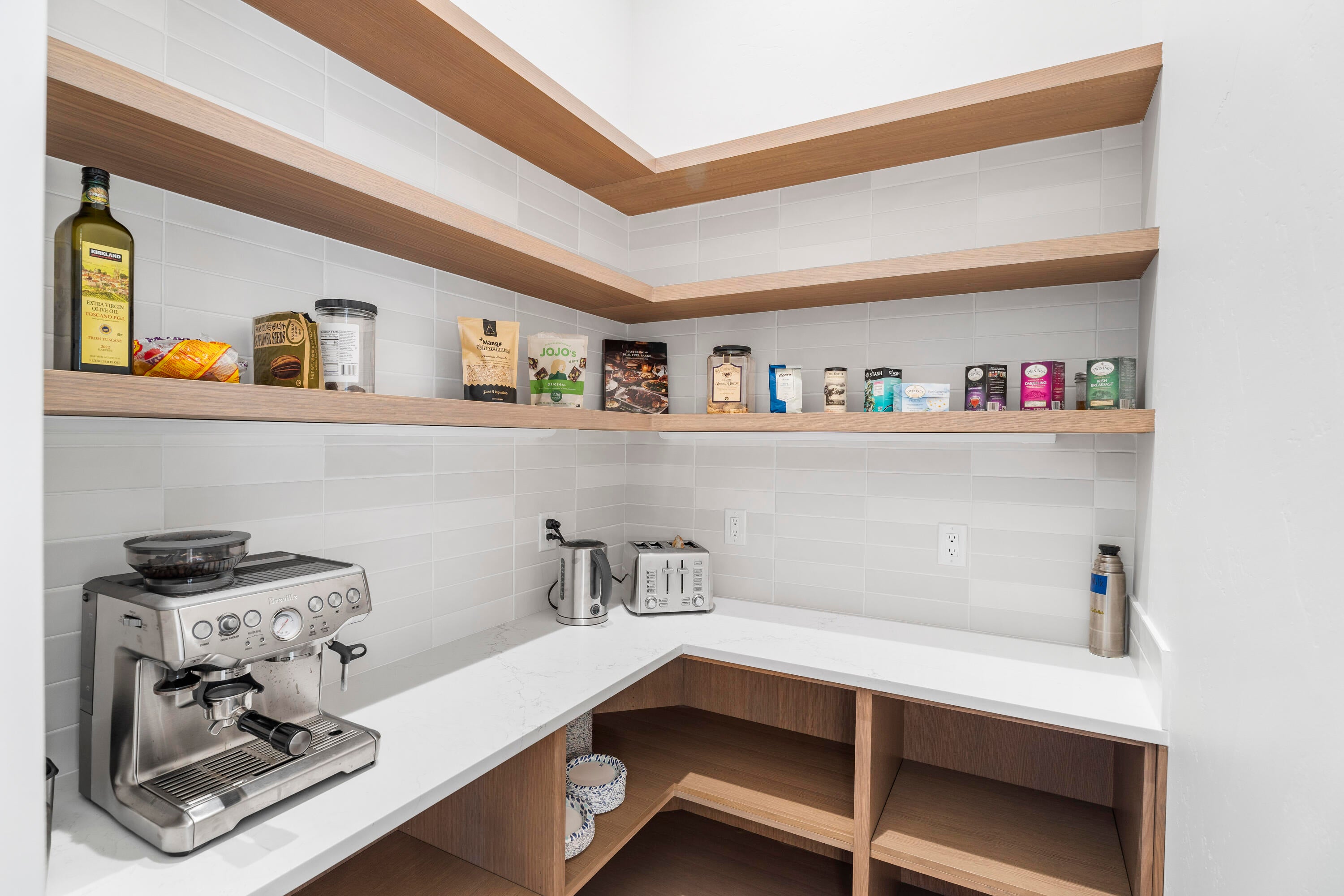 56500 Sunstone Loop, Unit 161 Bend, OR 97707 - Photo 17 of 64 Pantry