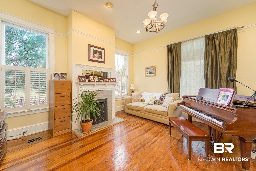 261 Rapier Avenue Mobile, AL 36604 - Photo 4 of 21