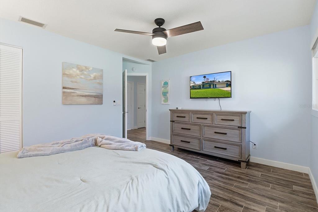 3619 North Suwanee Point Crystal River, FL 34428 - Photo 26 of 54 a bedroom with a bed a dresser and a flat screen tv