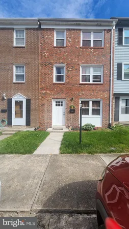 $430,000 | 16607 Sutton Place, Woodbridge, VA 22191
