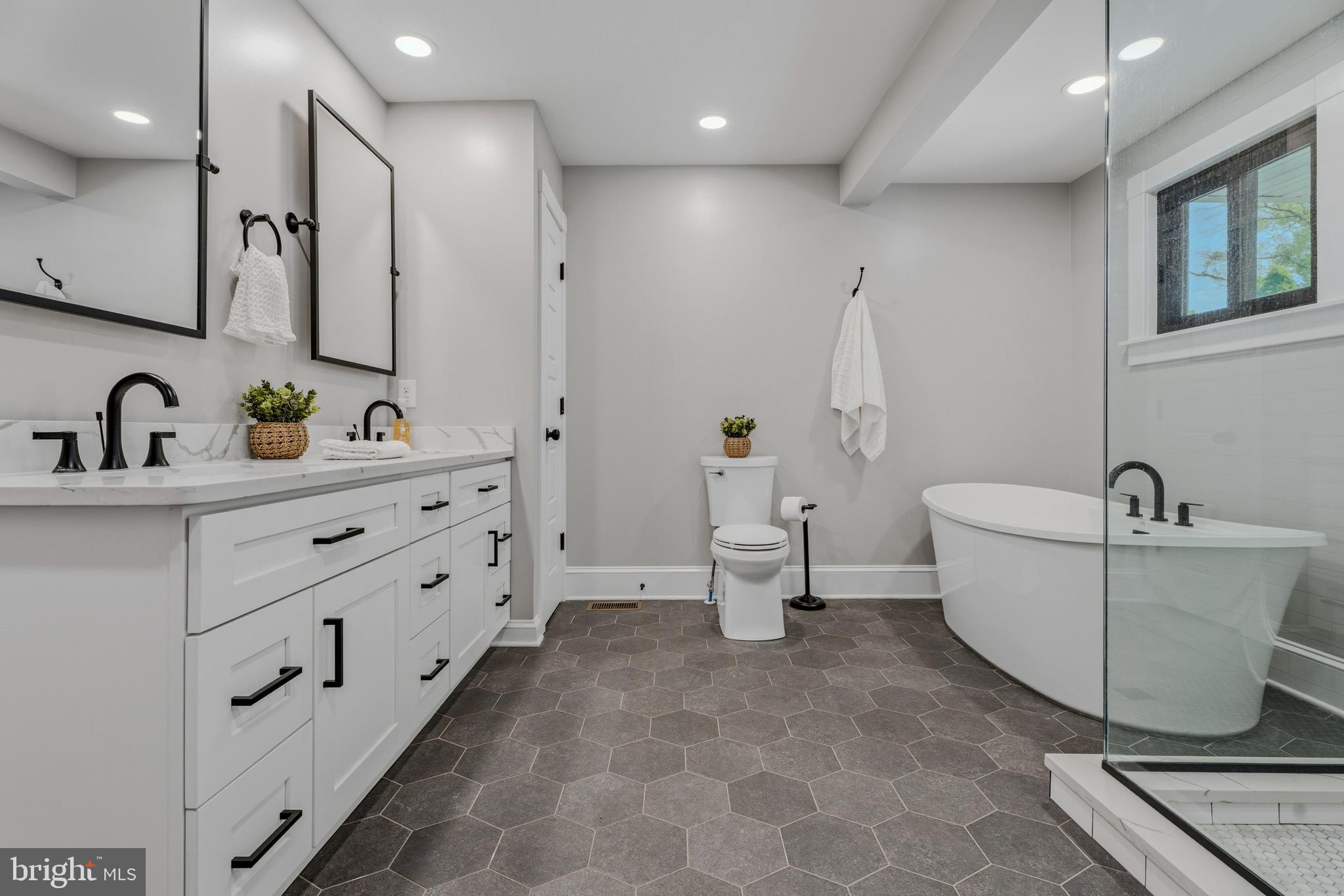15 Cinder Road Lutherville-Timonium, MD 21093 - Photo 18 of 35 Spa like primary bathroom