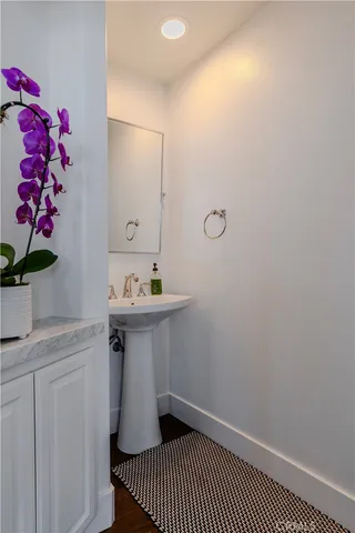 $22,000 | 300 19th Street, Manhattan Beach, CA 90266