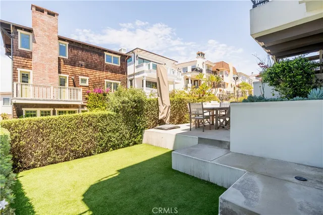 $22,000 | 300 19th Street, Manhattan Beach, CA 90266