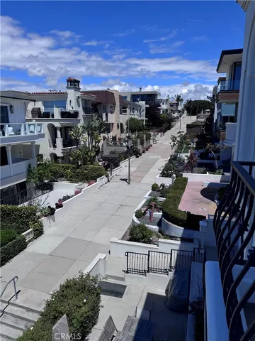 $22,000 | 300 19th Street, Manhattan Beach, CA 90266