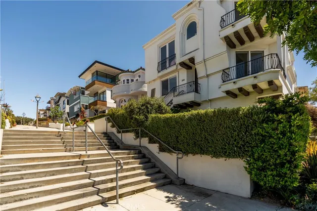 $22,000 | 300 19th Street, Manhattan Beach, CA 90266