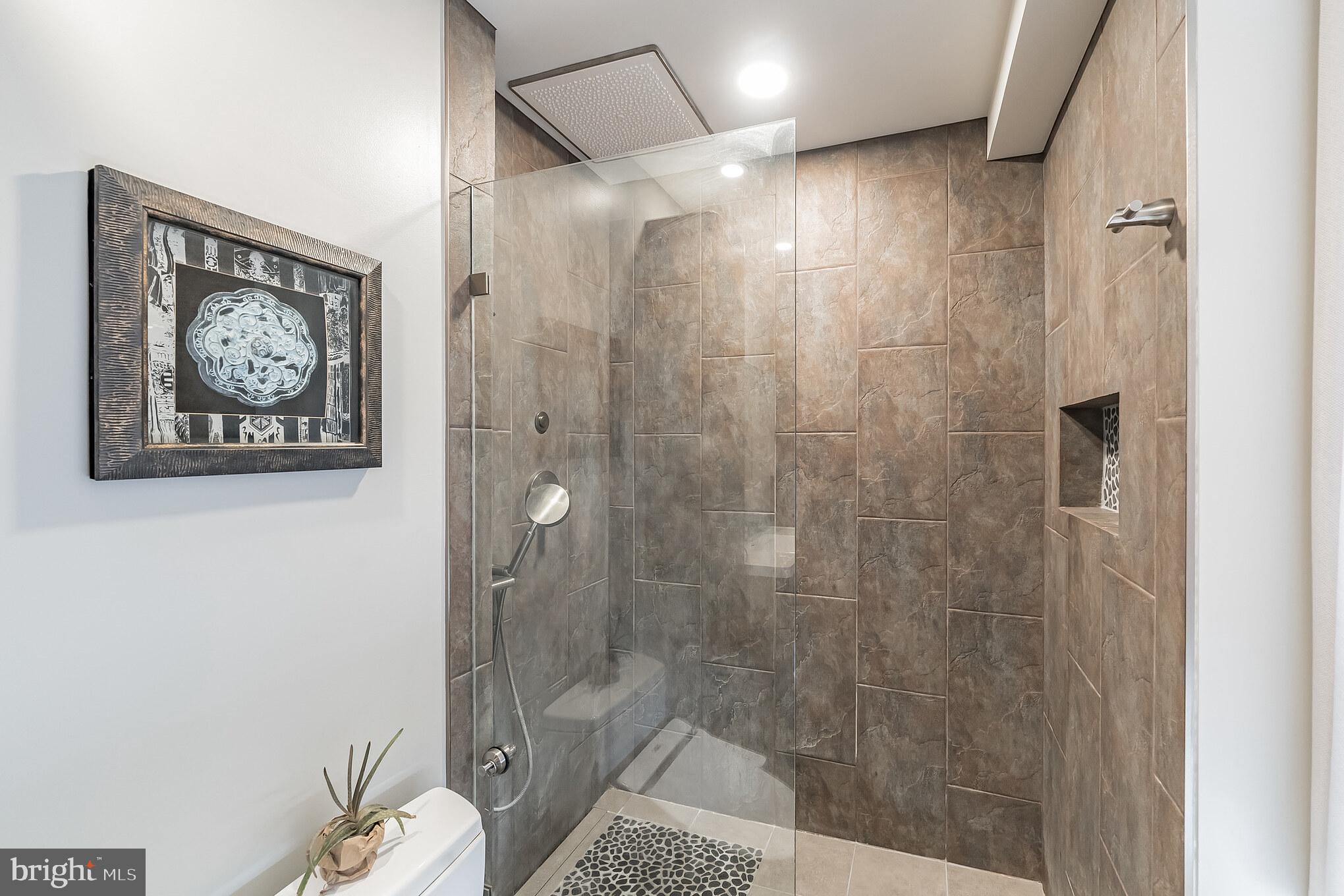 1425 Locust Street, Unit 28A Philadelphia, PA 19102 - Photo 19 of 36