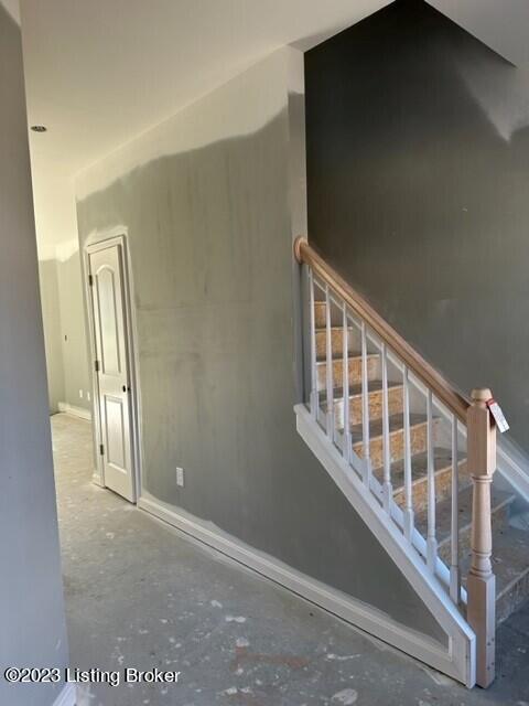 8425 Gateway Run Road Louisville, KY 40229 - Photo 3 of 6 7
