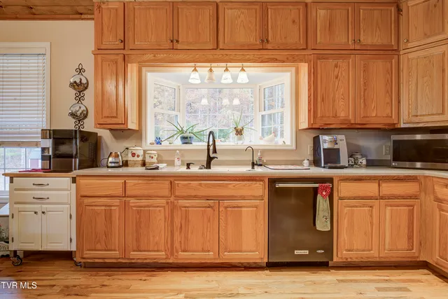 $1,750,000 | 1008 Holly Meadow Road, Mountain City, TN 37683