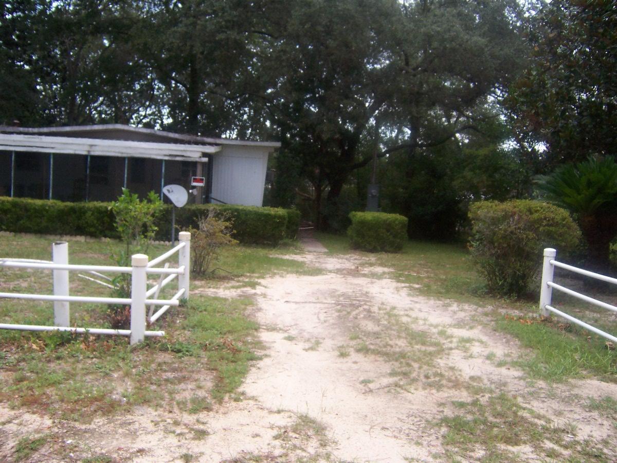 194 Red Eye Road DeFuniak Springs, FL 32433 - Photo 4 of 34 100_6104