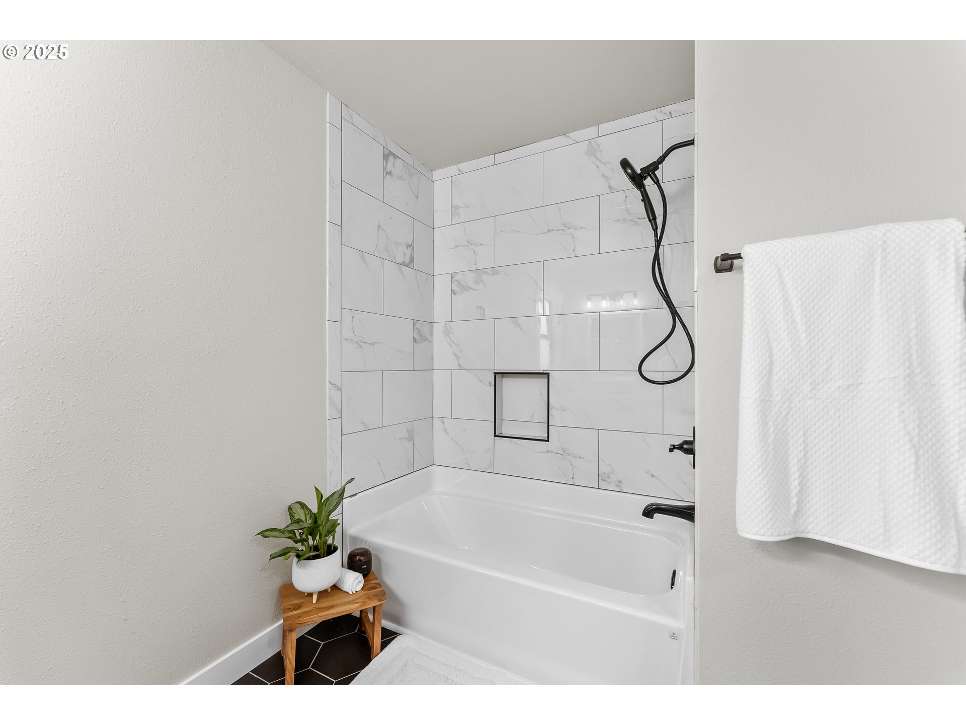 710 Cleveland Rapids Road Roseburg, OR 97471 - Photo 21 of 48 Bedroom