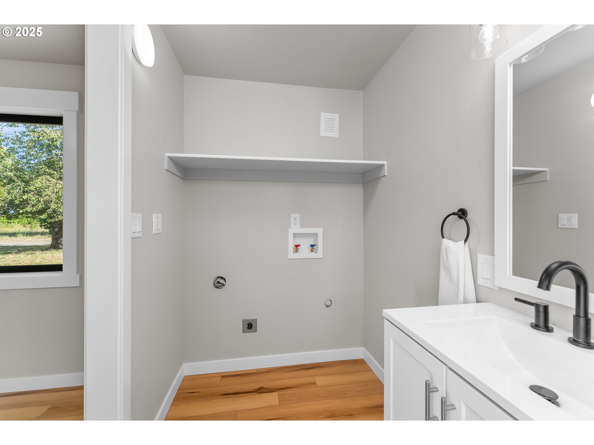 710 Cleveland Rapids Road Roseburg, OR 97471 - Photo 36 of 48 Primary Bedroom