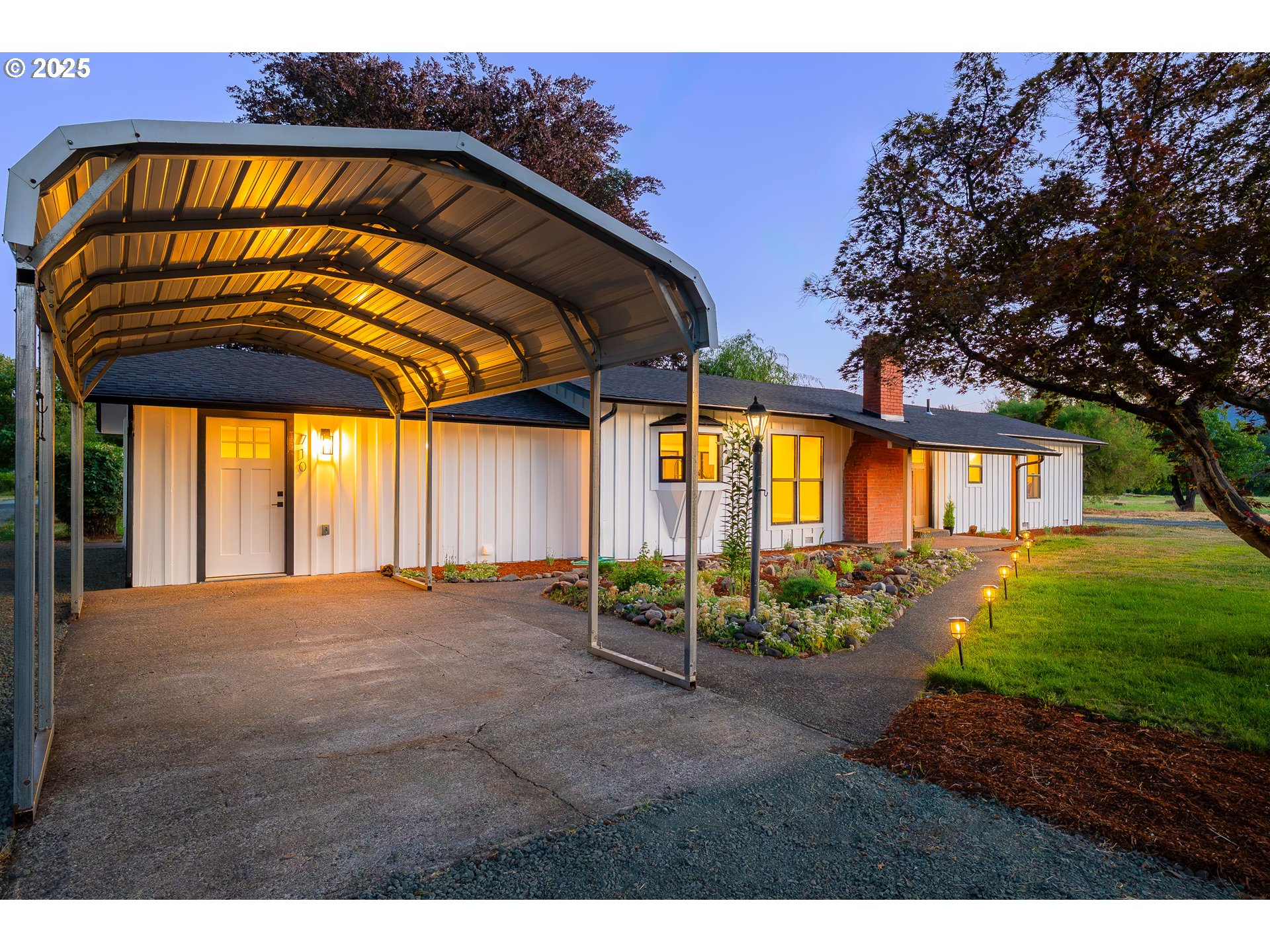 710 Cleveland Rapids Road Roseburg, OR 97471 - Photo 4 of 48