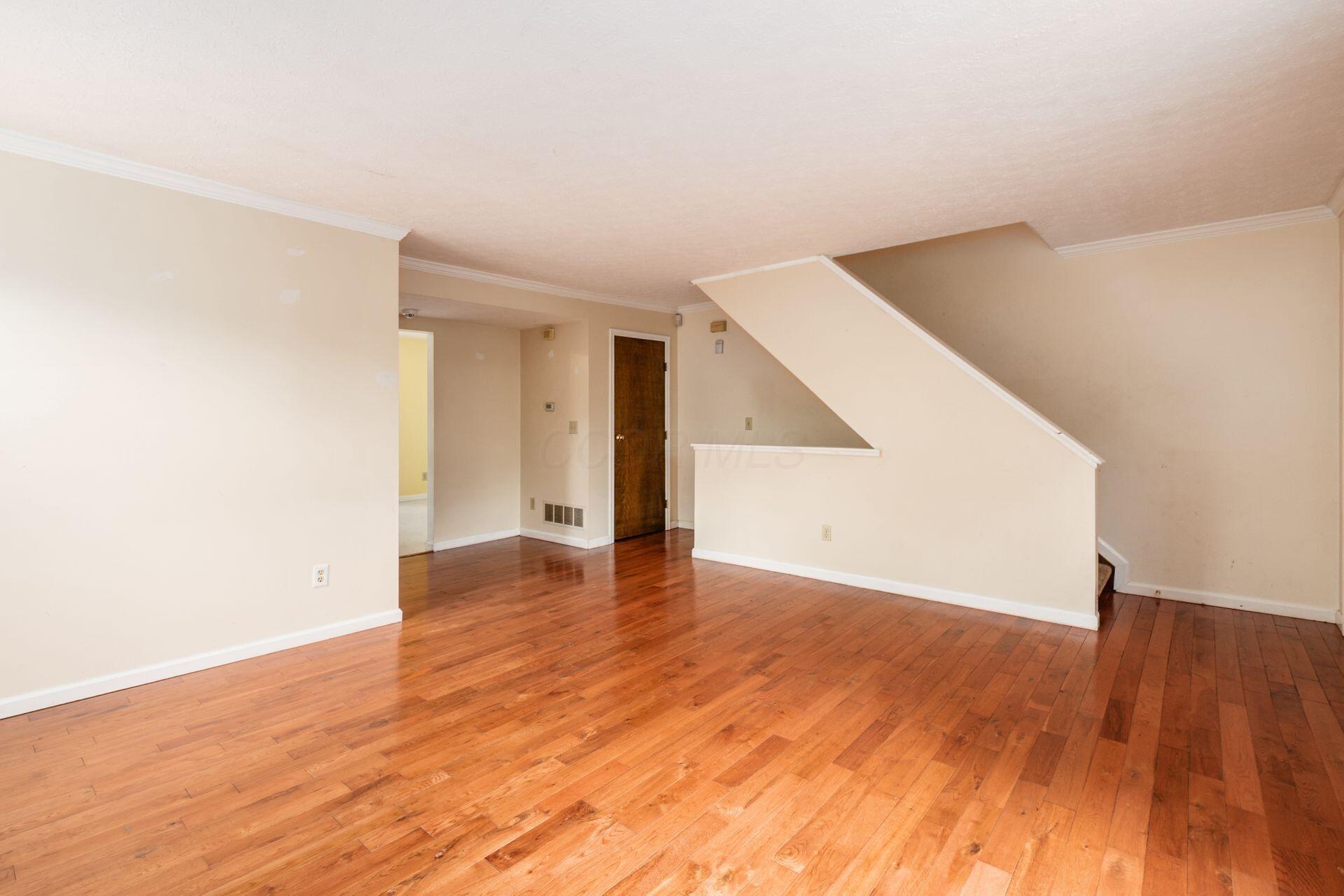 2120 Sprucefield Road Columbus, OH 43229 - Photo 5 of 27 006_ 2120 Sprucefield Rd-1003
