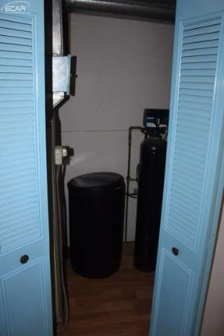 1033 Howe Road Burton, MI 48509 - Photo 7 of 26 20449902-6.JPG