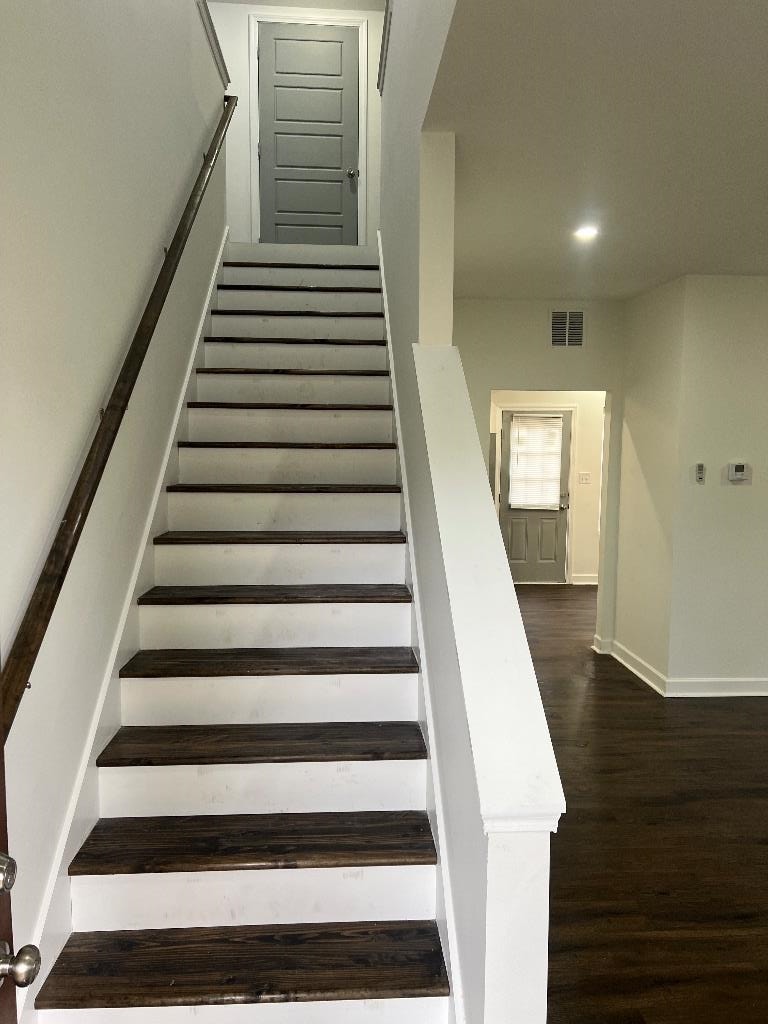 56 South Sanga Road Memphis, TN 38018 - Photo 15 of 23 View of staircase