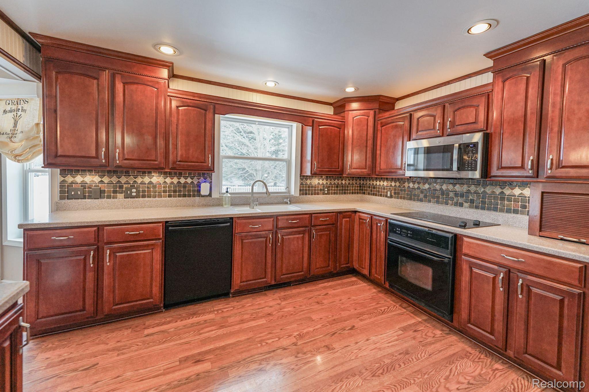 2528 North Lapeer Road Lapeer, MI 48446 - Photo 6 of 39 Gallery Image 6